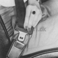 Porsche 944, Fastening the safety belt